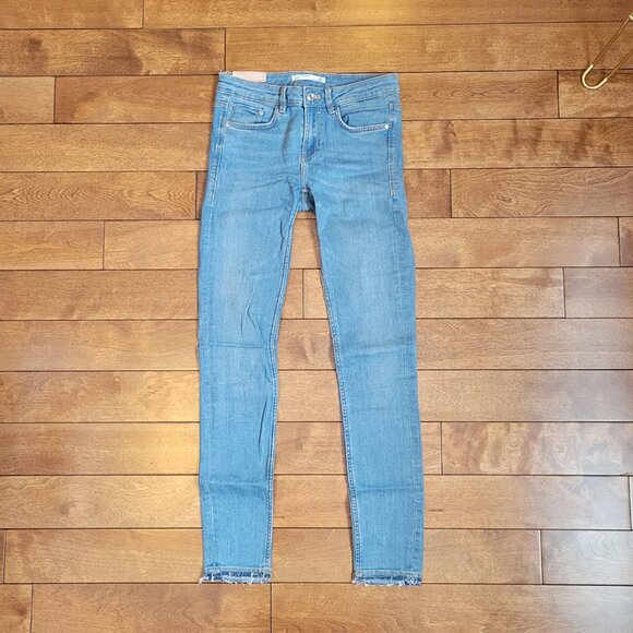 Zara Mid Rise Skinny Jeans - Picture 2 of 4